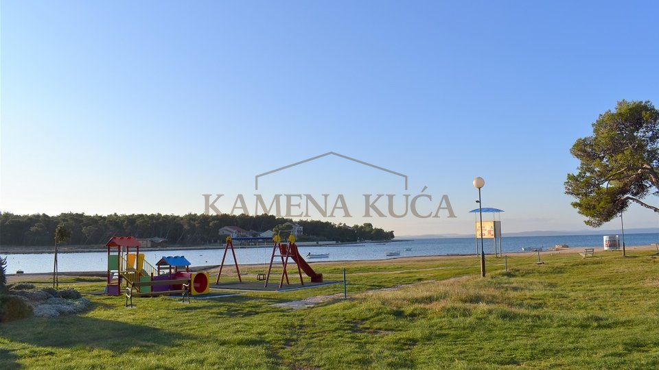 PRIVLAKA - BUILDING LAND 550 M AWAY FROM SEA