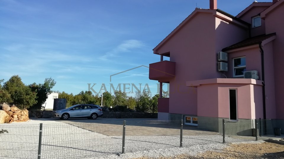 House with 3 apartmets in Starigrad (Paklenica) near Zadar