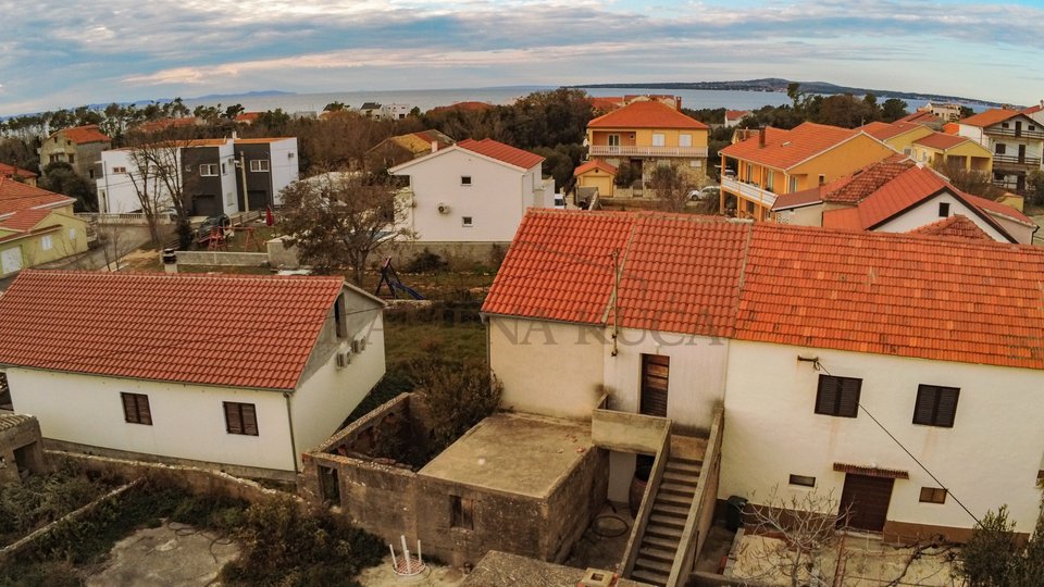 Opportunity! Old house with building permit *400m from the sea*Privlaka