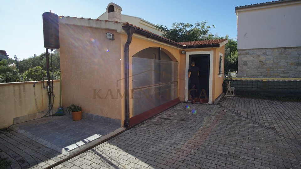 Opportunity! House with 2 flats + apartment *180m from the sea *Vrsi