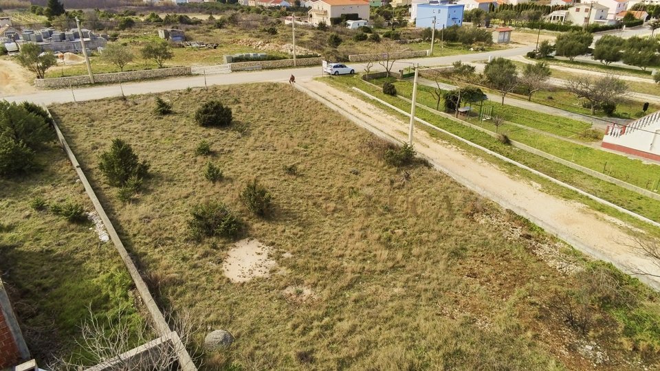 Građevinsko zemljiste* 400m od mora* Vrsi